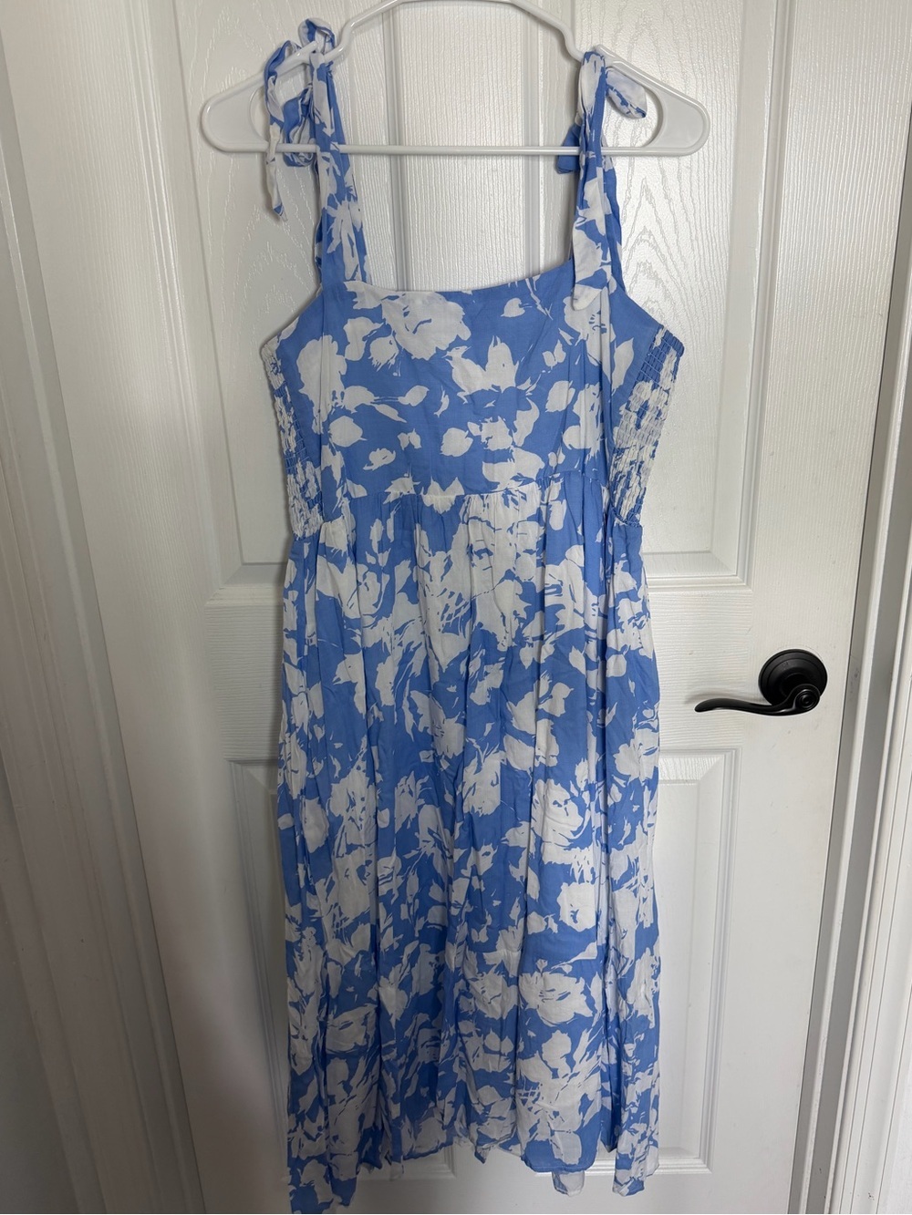 Hyacinth House Tuckernuck Blue and White Floral Lupine Midi Tie Shoulder Dress M - Picture 5 of 6